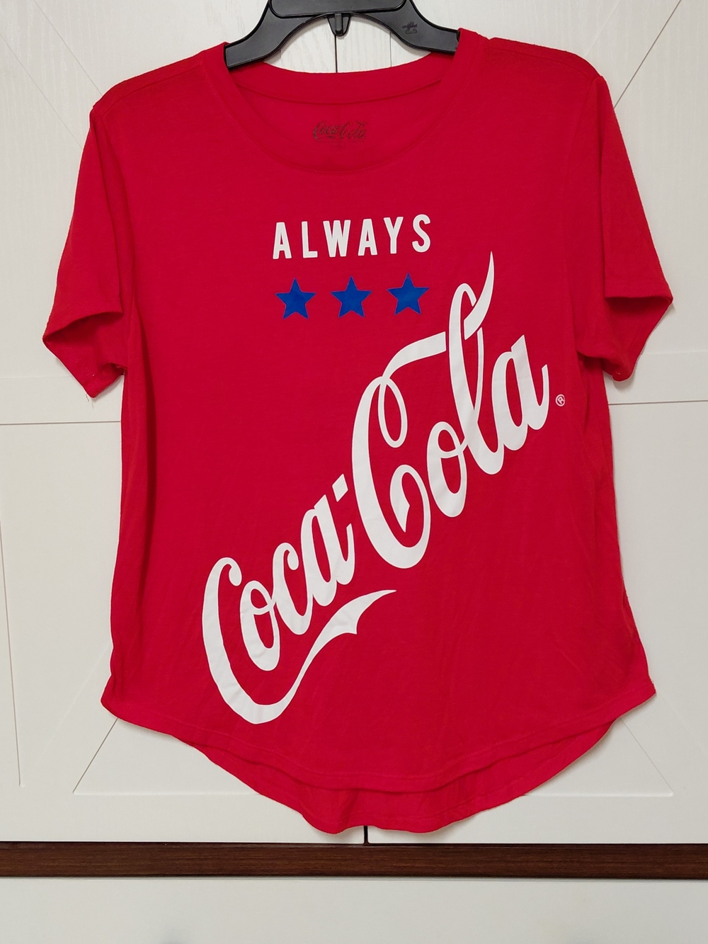 Coca Cola Brand Ladies Fashion Logo Carved Hem Hi-Lo Red Tee (XL)